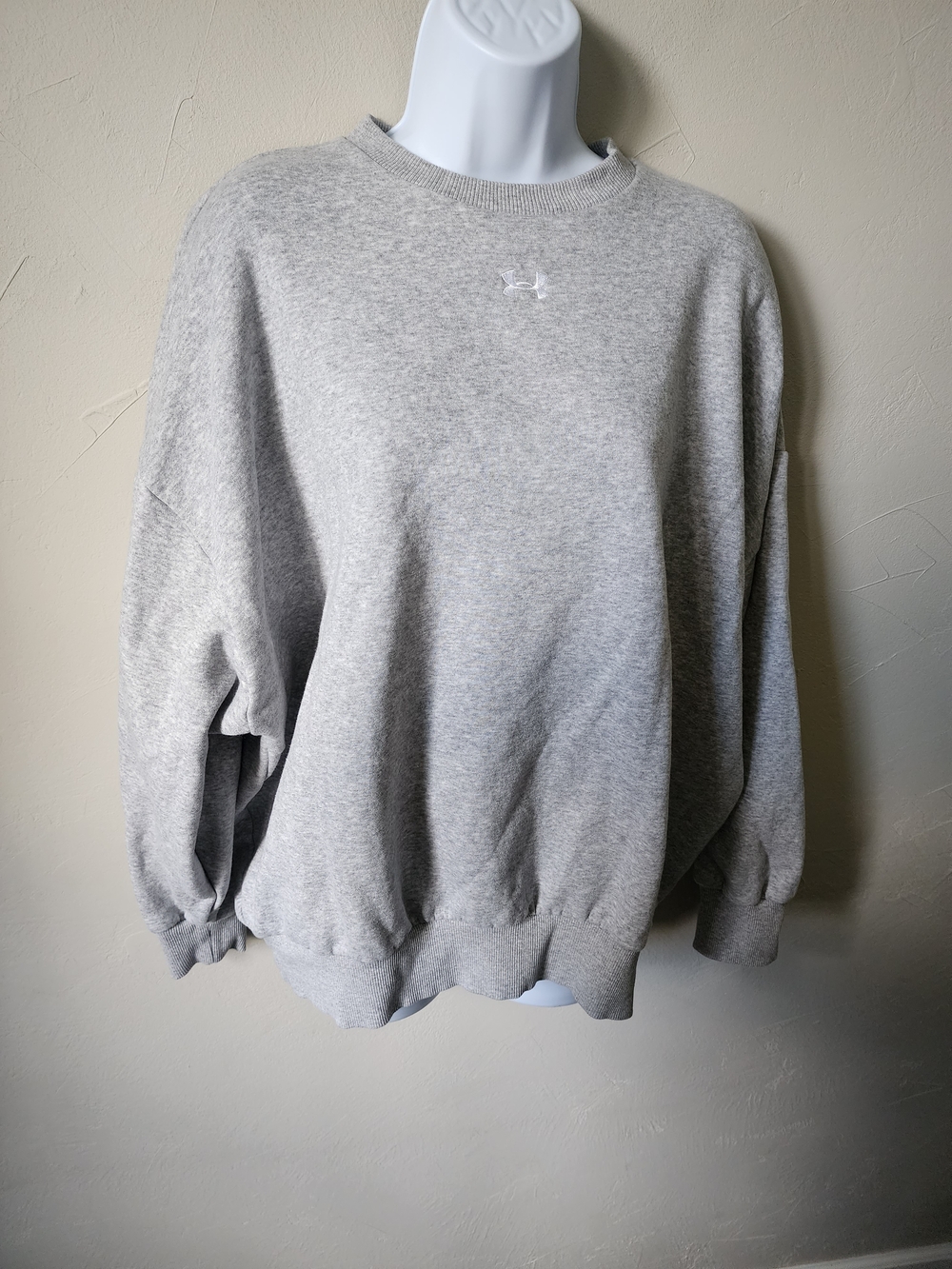 Under Armour Crewneck Sweatshirt - Size Medium